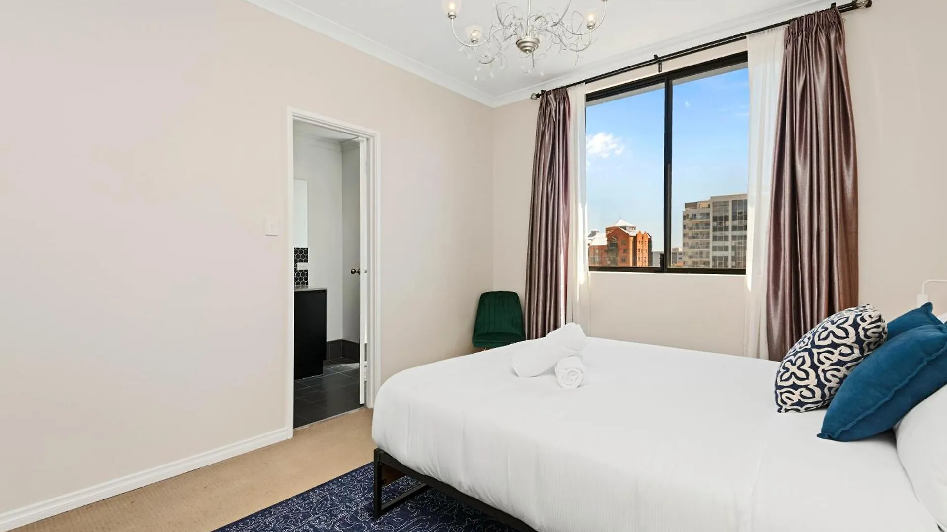 Stunning 3Br Perth Penthouse 0*,